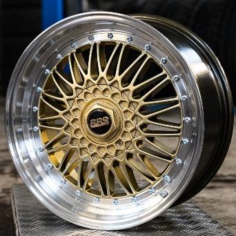 Velgede värvimine vedela autovärviga